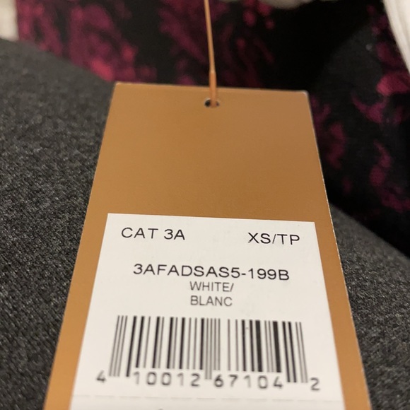 White T-shirt - Picture 11 of 11